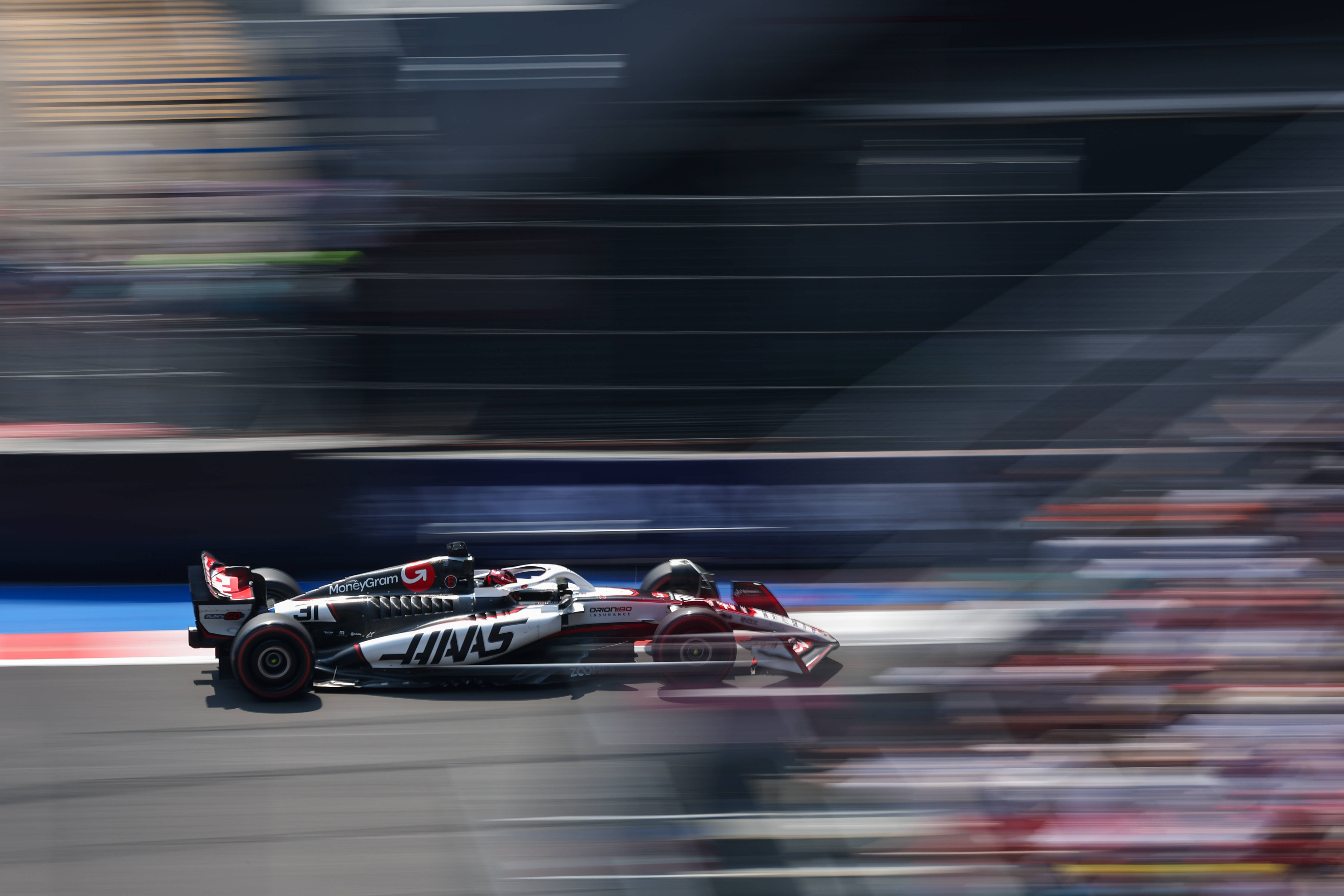 红牛二队横扫阿斯顿马丁，塞恩斯高光表现