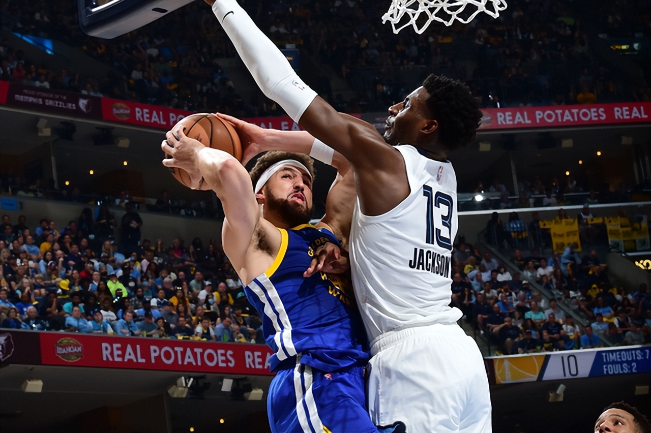 吉林队轻取雄鹿，福克斯带队取胜