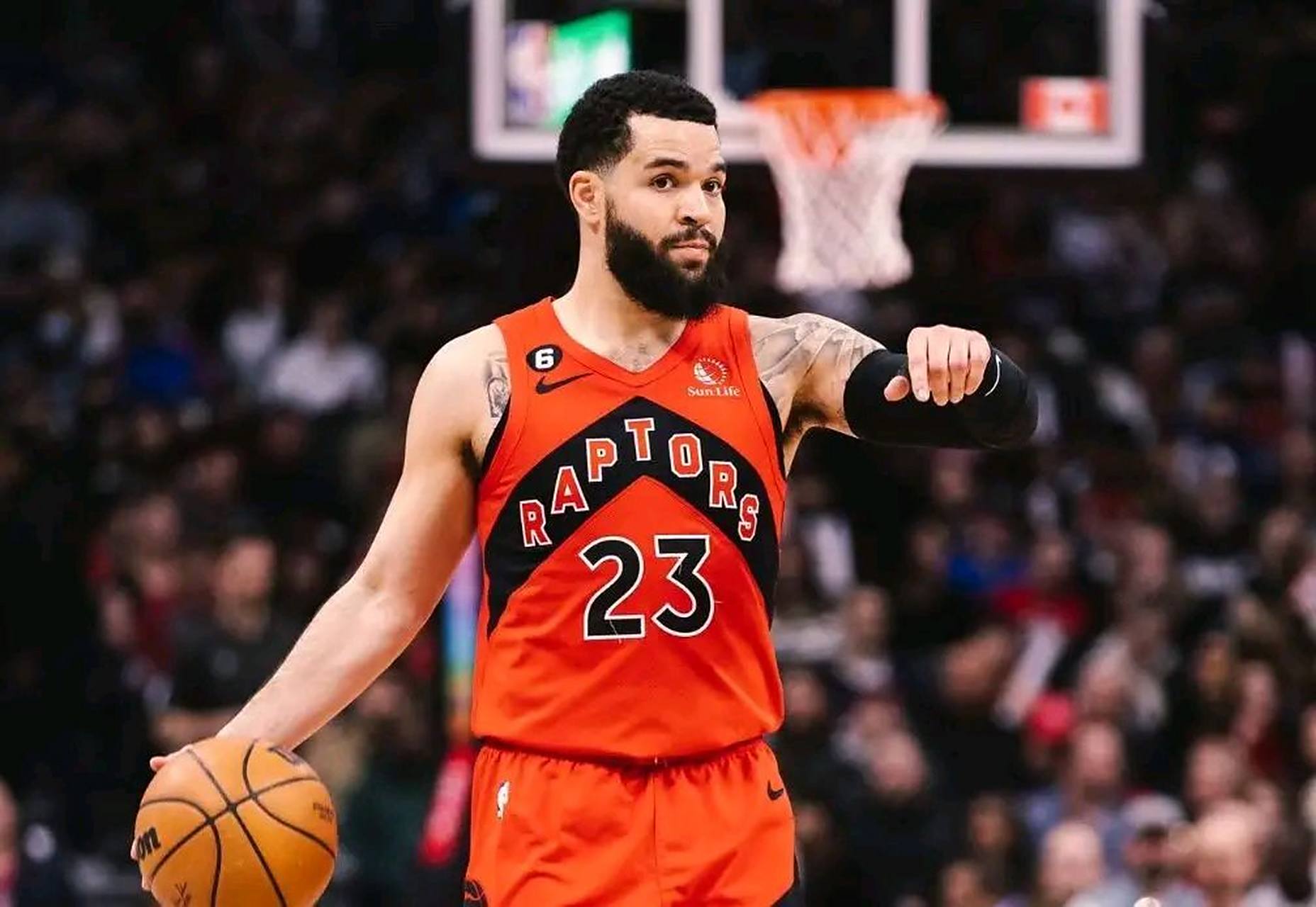 国王险胜深圳队，范弗利特刷新纪录