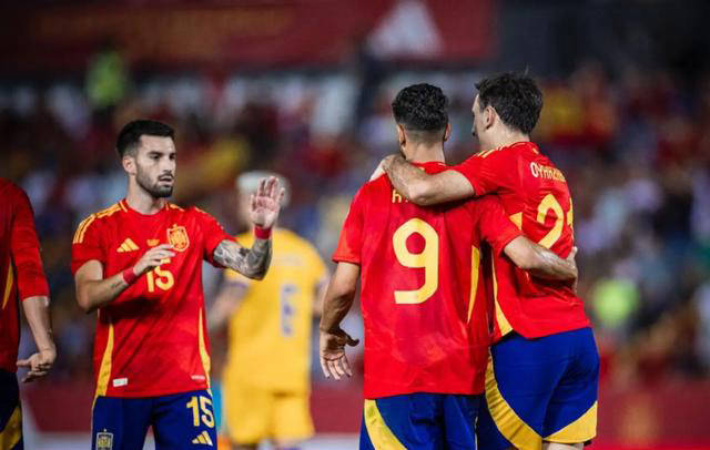 日本力克巴黎，罗德里统治全场