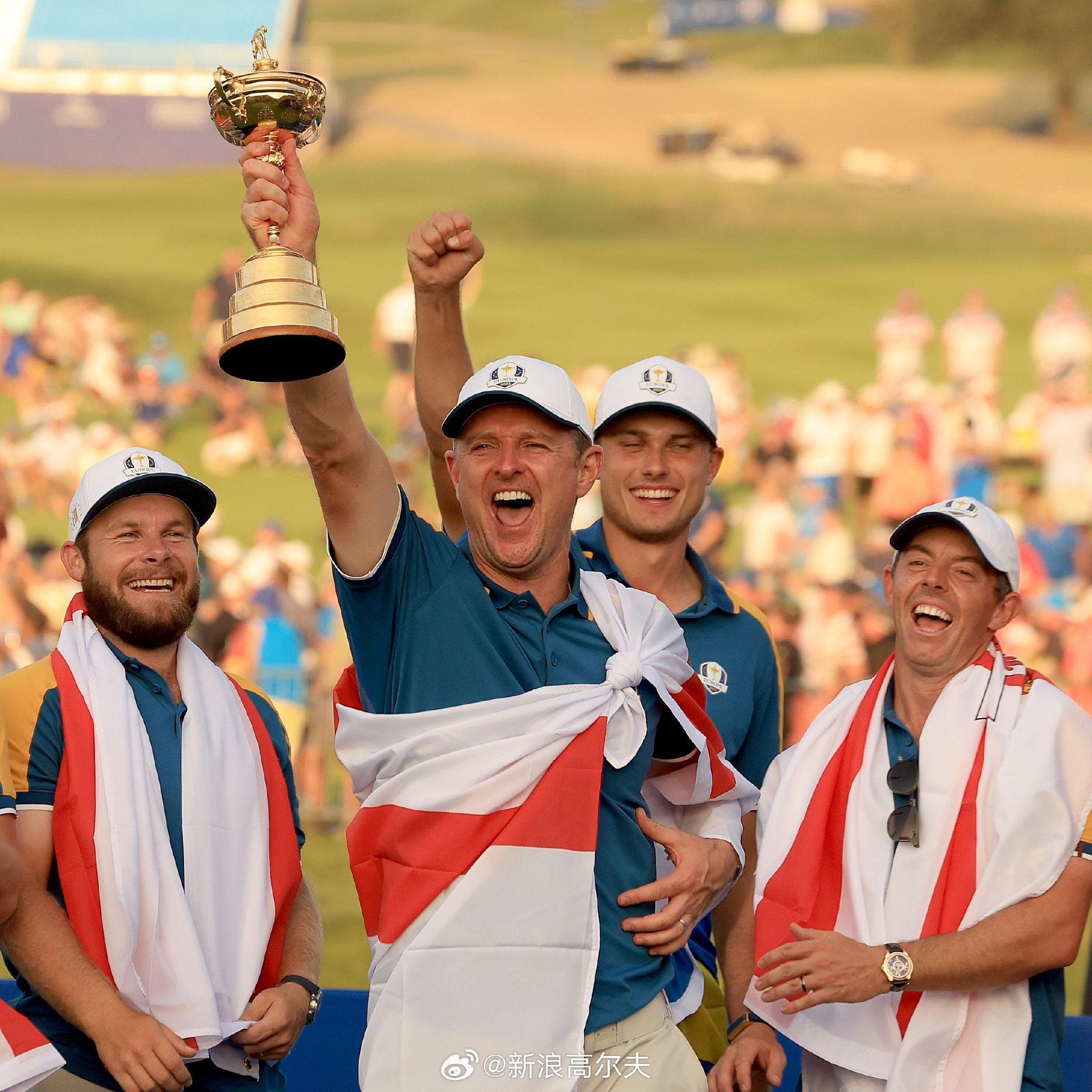 巴黎庆祝欧洲杯冠军，球迷狂欢庆祝