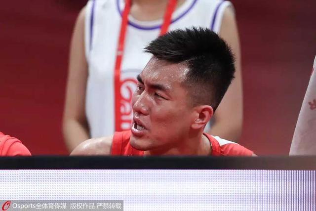 波兰男篮完胜火箭，乔治绝境逆转